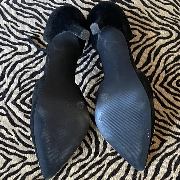 BCBG NWOT Studded Suede Black t strap pointed toe heel 6.5 - Picture 2 of 4